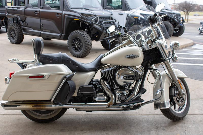 USED 2015 HARLEY ROAD KING BASE Image 3