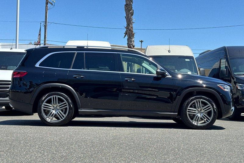 Used 2026 Mercedes-Benz GLS 450Image 3