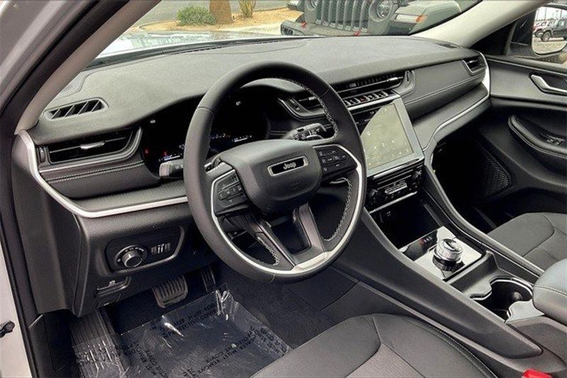 2023 Jeep Grand Cherokee Laredo 4x4Image 6