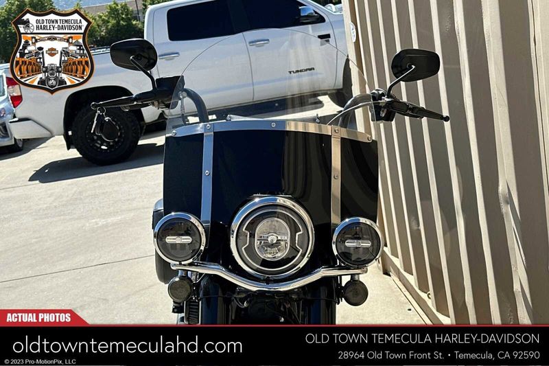 2018 Harley-Davidson Softail in a BLACK W/PINSTRIPE exterior color. BMW Motorcycles of Temecula – Southern California (951) 506-6903 bmwmotorcyclesoftemecula.com 