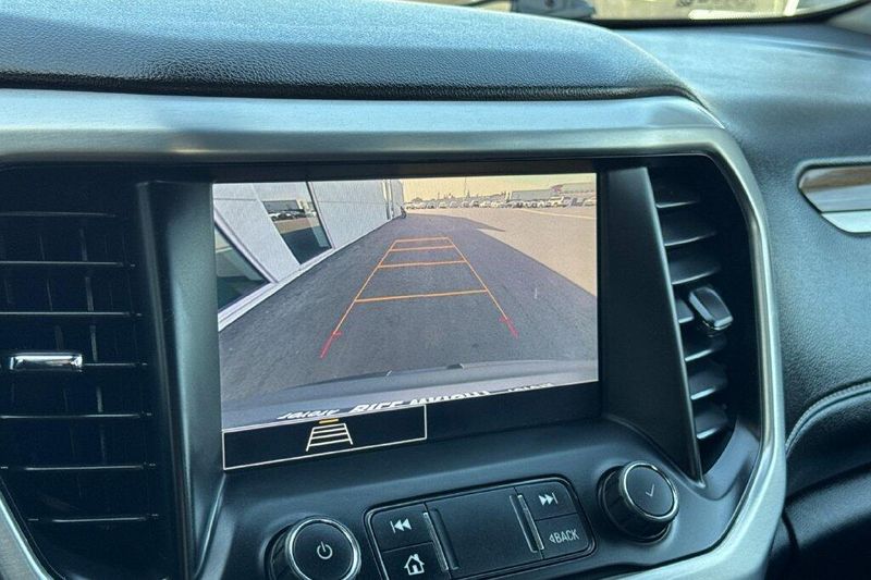 Used 2023 GMC Acadia SLEImage 18