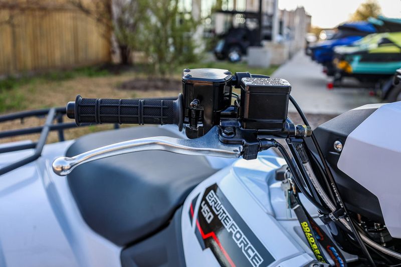 2025 Kawasaki BRUTE FORCE  450 4X4 WHITE Image 17