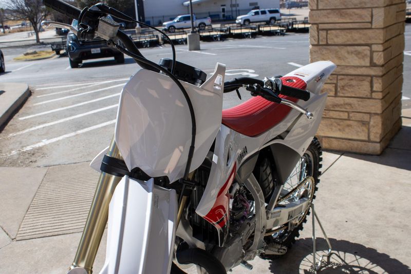 NEW 2026 YAMAHA YZ250 70TH ANNIVERSARY EDITION Image 17