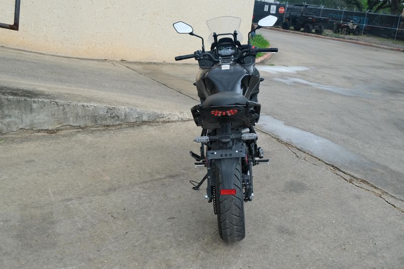 2023 Kawasaki VERSYS 650 LT METALLIC SPARK BLACK AND METALLIC FLAT SPARK BLACK Image 4