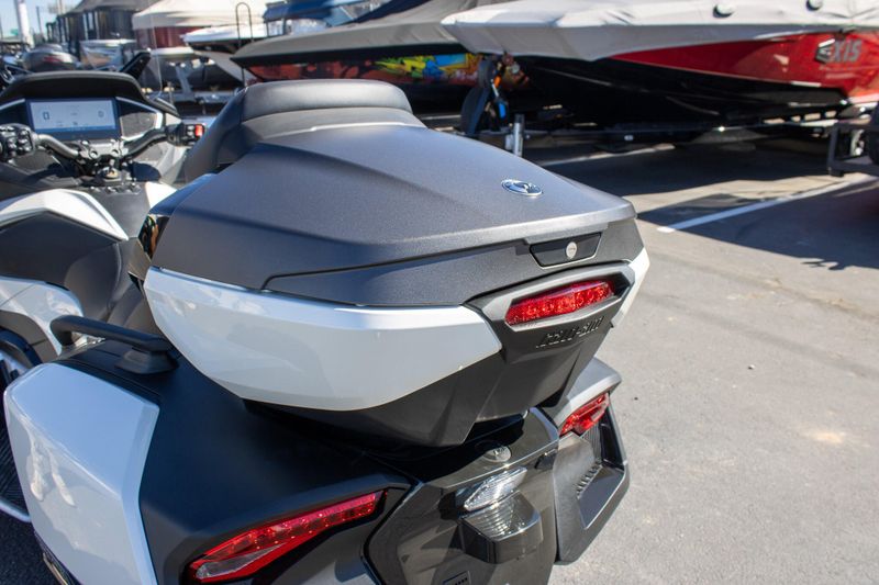 NEW 2026 CAN-AM SPYDER RT LIMITED Image 17