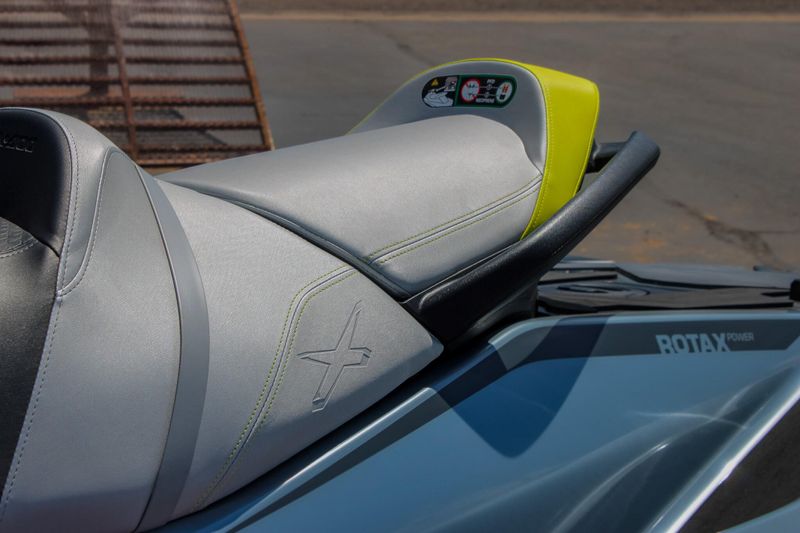 2025 SEADOO RXPX 325 WITH SOUND SYSTEM ICE METAL AND MANTA GREEN Image 25