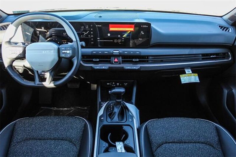 New 2025 Kia K4 GT-LineImage 5