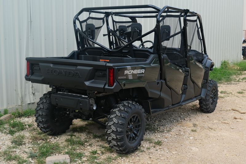 2025 Honda PIONEER 10006 DELUXE CREW BLACK FOREST GREEN Image 3