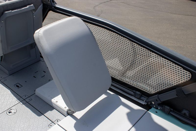 NEW 2026 SEADOO SWITCH SPORT 18 300HP TECH PACKAGE WITH PAINTED TRAILER Image 18