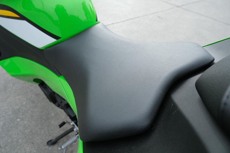 2025 Kawasaki NINJA 500 KRT EDITION LIME GREEN AND EBONY AND PEARL BLIZZARD WHITEImage 9