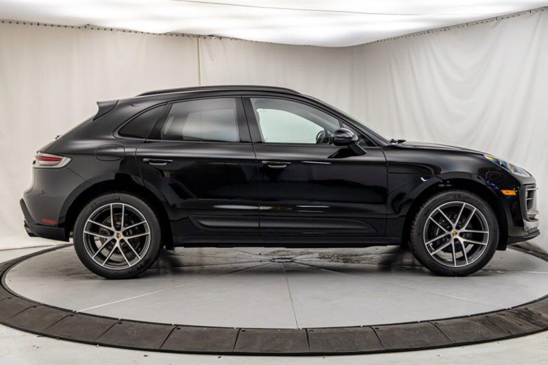 2024 Porsche Macan Image 6