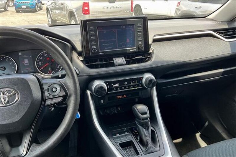 2022 Toyota RAV4 LEImage 5