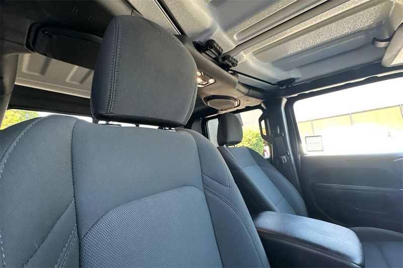2020 Jeep Gladiator Sport S photo 16