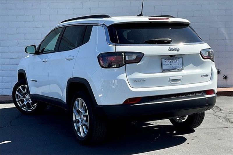 2024 Jeep Compass Latitude Lux 4x4Image 2