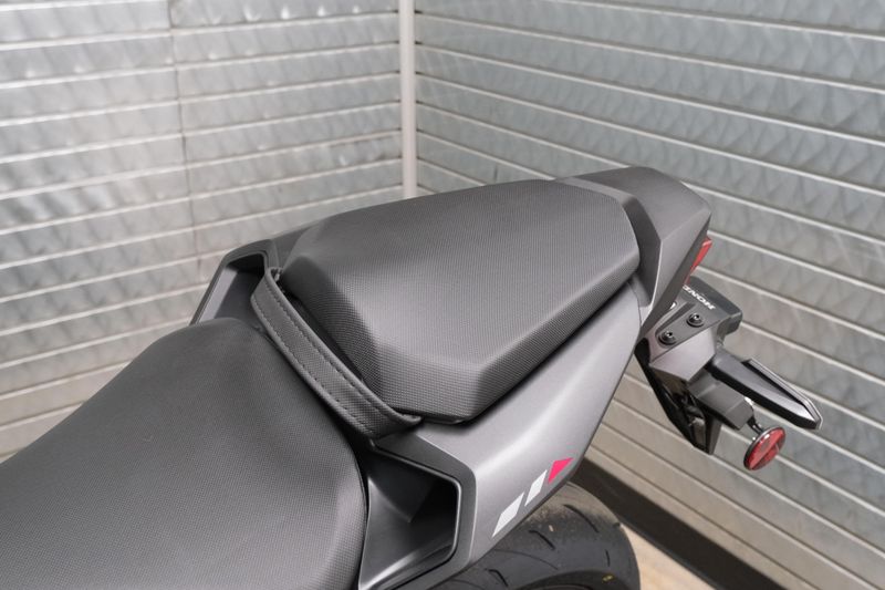 NEW 2025 HONDA CB750 HORNET Image 18