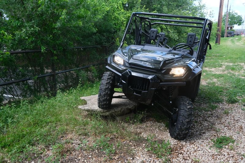 2025 Honda PIONEER 10006 DELUXE CREW BLACK FOREST GREEN Image 27