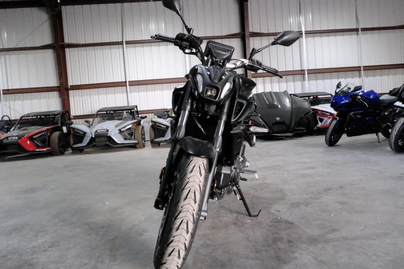 2024 YAMAHA MT07 MATTE RAVEN BLACK in a MATTE RAVEN BLACK exterior color. Family PowerSports (877) 886-1997 familypowersports.com 