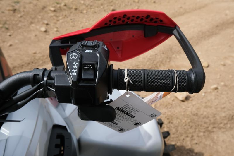 NEW 2026 CAN-AM RENEGADE X MR 1000R Image 15