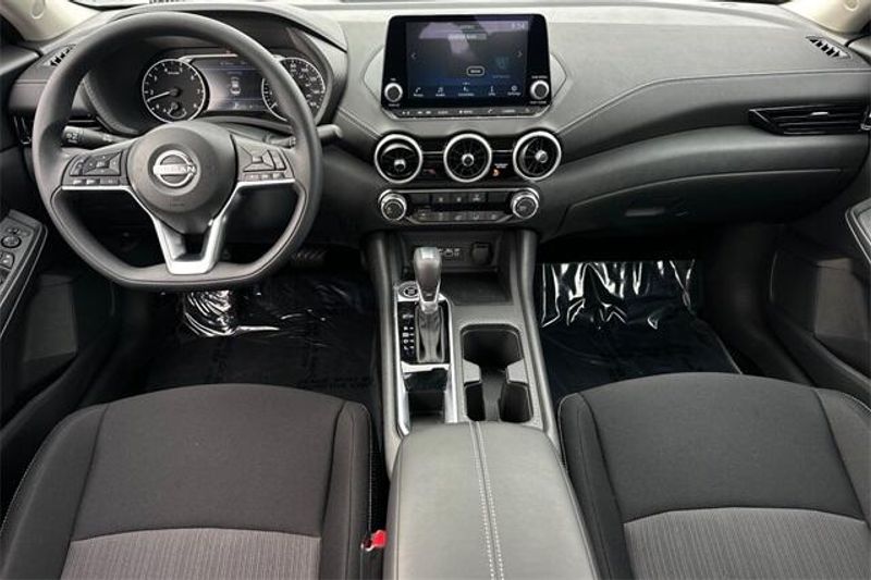 New 2025 Nissan Sentra SVImage 10