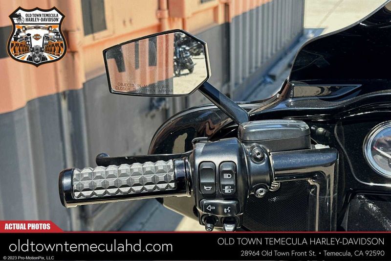 2019 Harley-Davidson Street Glide in a Black exterior color. BMW Motorcycles of Temecula – Southern California (951) 506-6903 bmwmotorcyclesoftemecula.com 