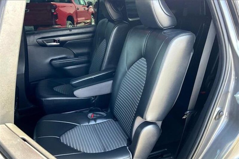 Used 2023 Toyota Highlander XSEImage 25