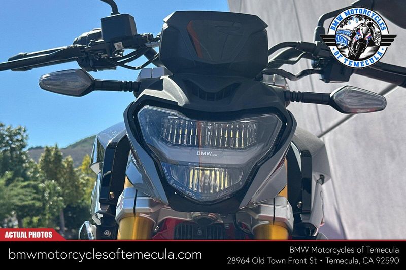 2025 BMW G 310 RImage 8