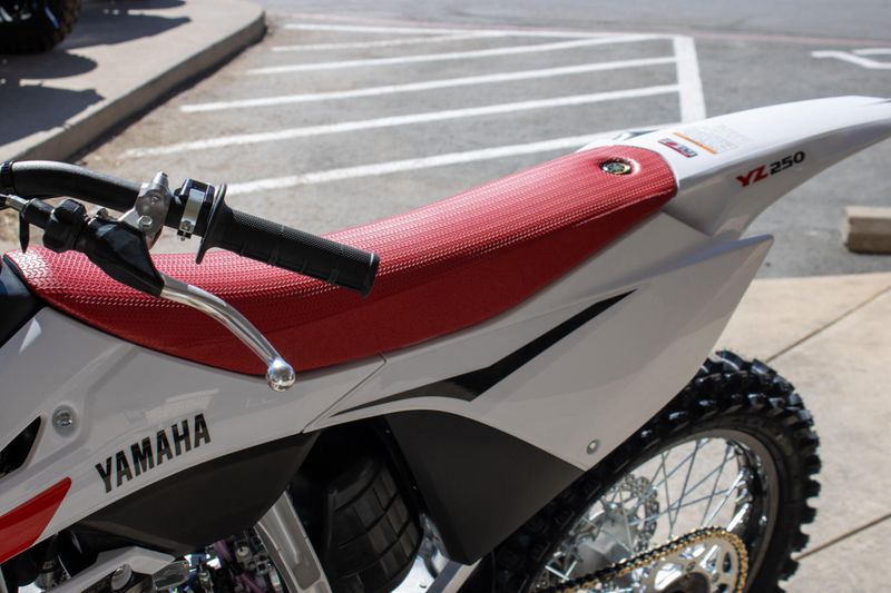 NEW 2026 YAMAHA YZ250 70TH ANNIVERSARY EDITION Image 16