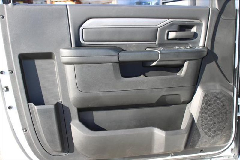 2023 RAM 3500 Chassis Cab Tradesman/SLTImage 14