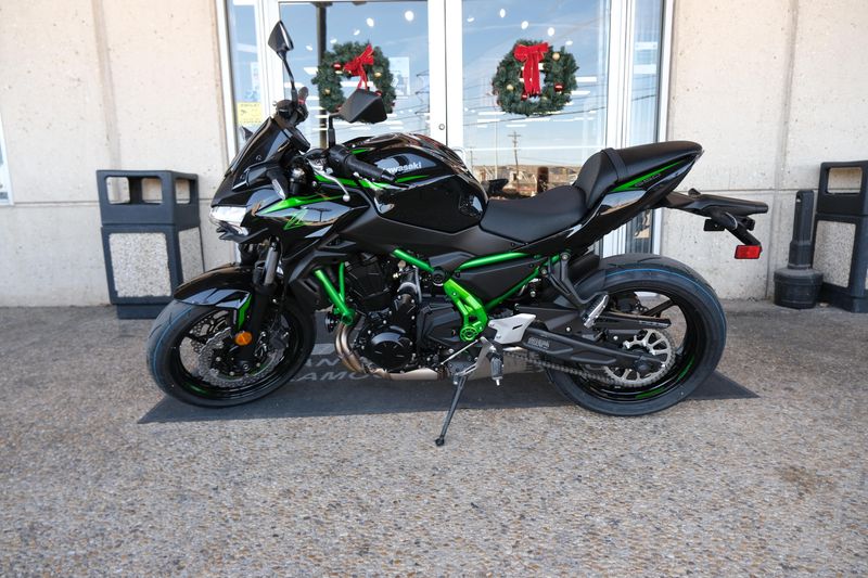 2025 Kawasaki Z650 ABS METALLIC SPARK BLACK AND GREENImage 1