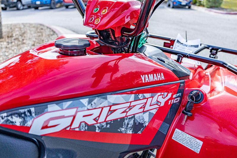 2025 Yamaha GRIZZLY 110 GREY METALLIC AND RED Image 9