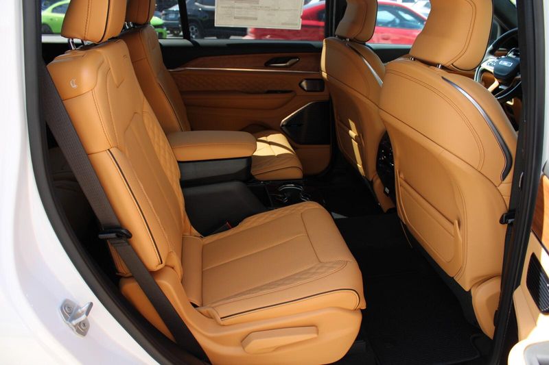 2025 Jeep Grand Cherokee L Summit Reserve photo 27