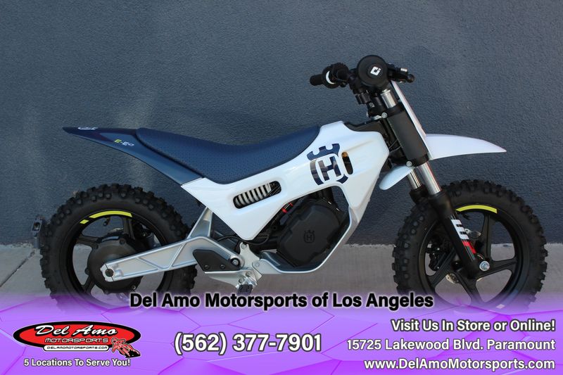 2024 HUSQVARNA EE 2  in a WHITE exterior color. Del Amo Motorsports of Los Angeles (562) 262-9181 delamomotorsports.com 