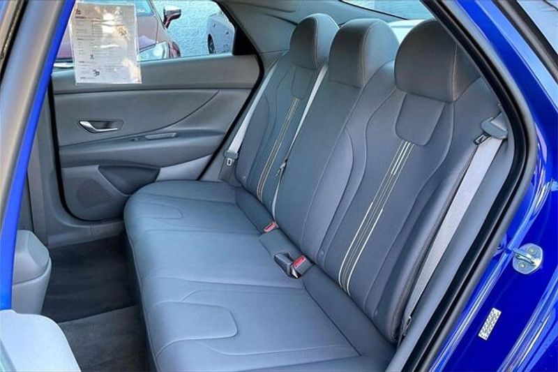 Used 2023 Hyundai Elantra SELImage 25