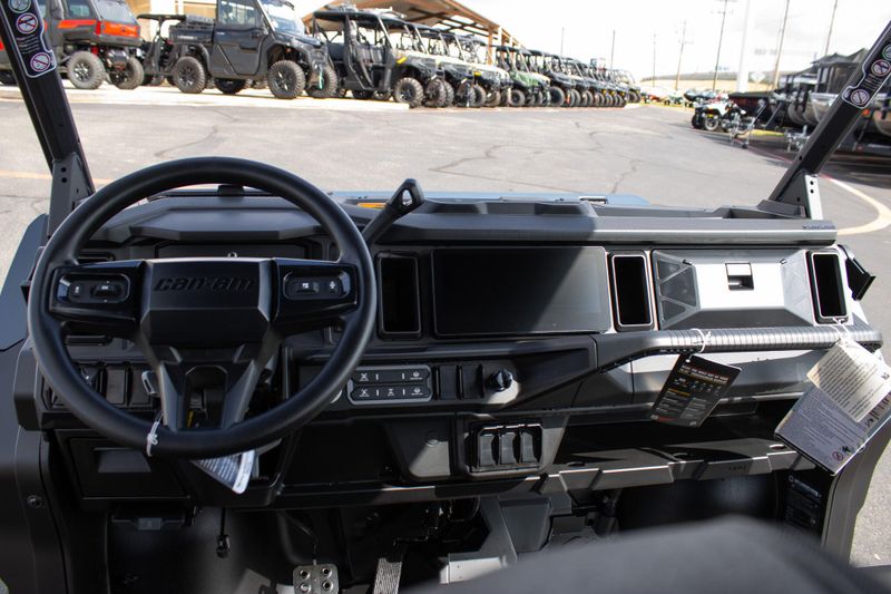 NEW 2026 CAN-AM DEFENDER MAX XT HD11 WITH 1025 INCH TOUCHSCREEN Image 39