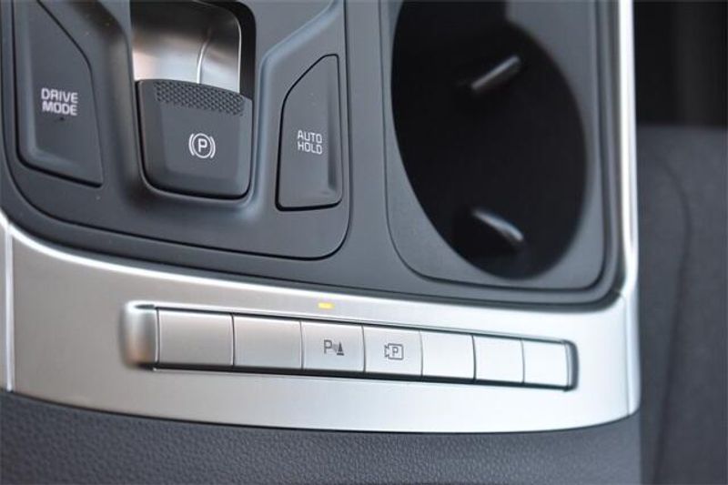 2025 Kia Carnival LXImage 21