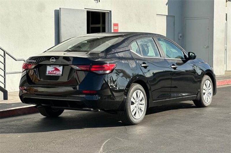New 2025 Nissan Sentra SImage 3