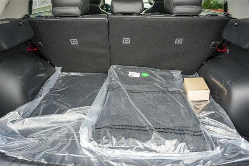 New 2025 Kia Niro EX TouringImage 28