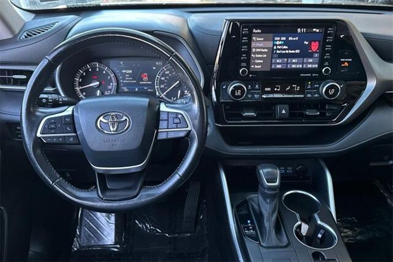 2022 Toyota Highlander XLEImage 12