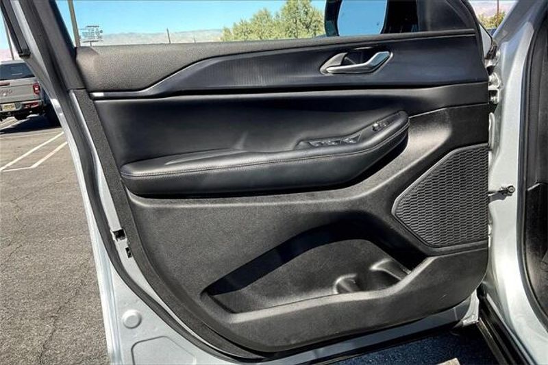 Used 2023 Jeep Grand Cherokee L AltitudeImage 22