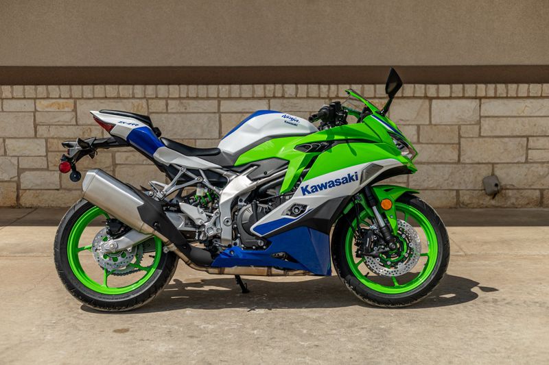 2024 KAWASAKI NINJA ZX4RR 40TH ANNIVERSARY EDITION ABS LIME GREEN AND PEARL CRYSTAL WHITE AND BLUEImage 2