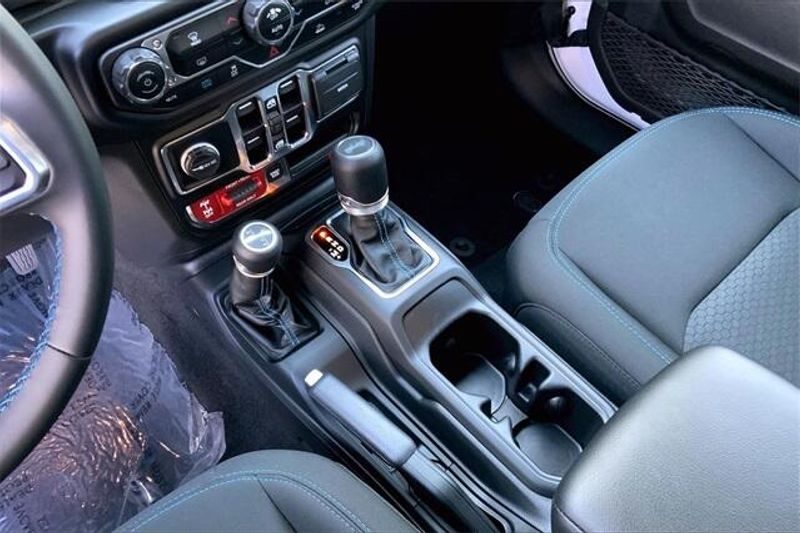 Used 2022 Jeep Wrangler 4xE Unlimited Rubicon 4xeImage 17