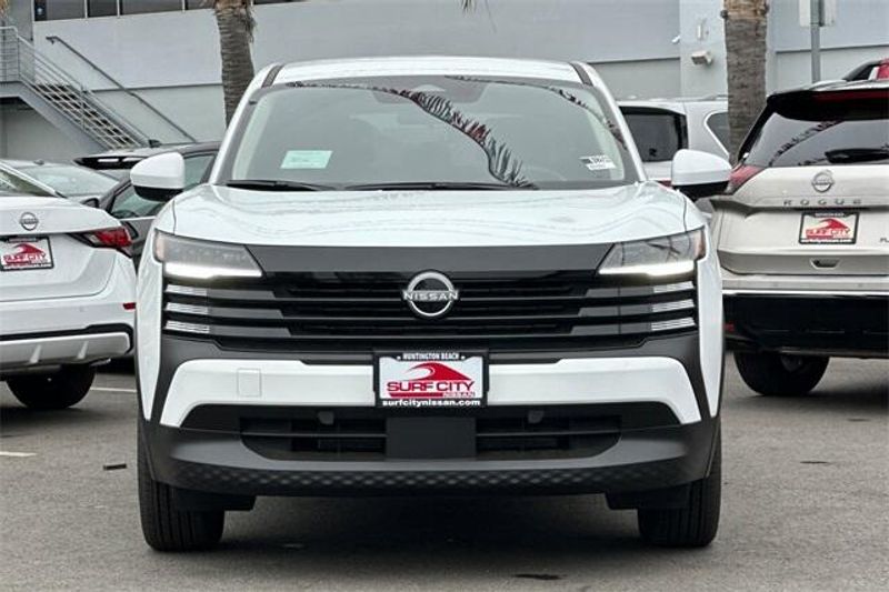 New 2025 Nissan Kicks SVImage 6