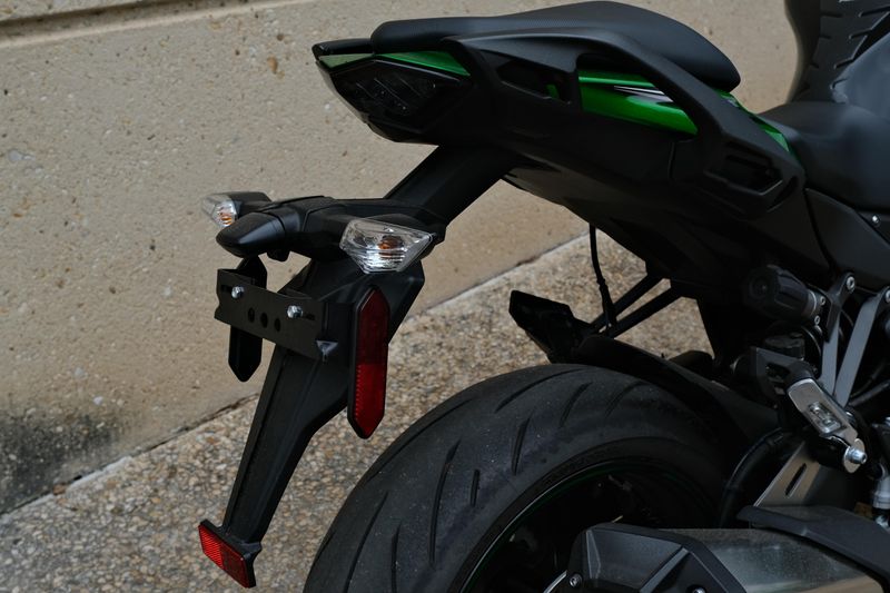 2023 Kawasaki NINJA 1000 SX EMERALD BLAZE GREEN AND METALLIC DIABLO BLACK AND METALLIC GRAPHITE GRAY Image 14