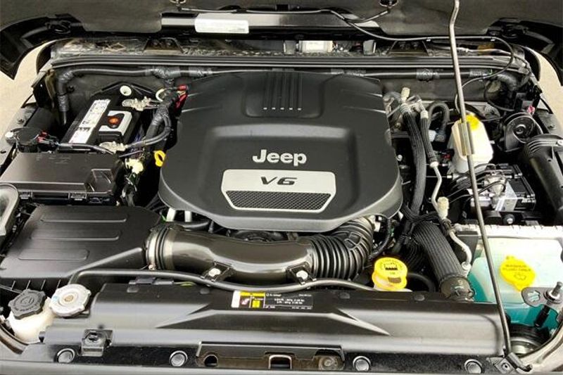 Used 2017 Jeep Wrangler JK Unlimited SaharaImage 9