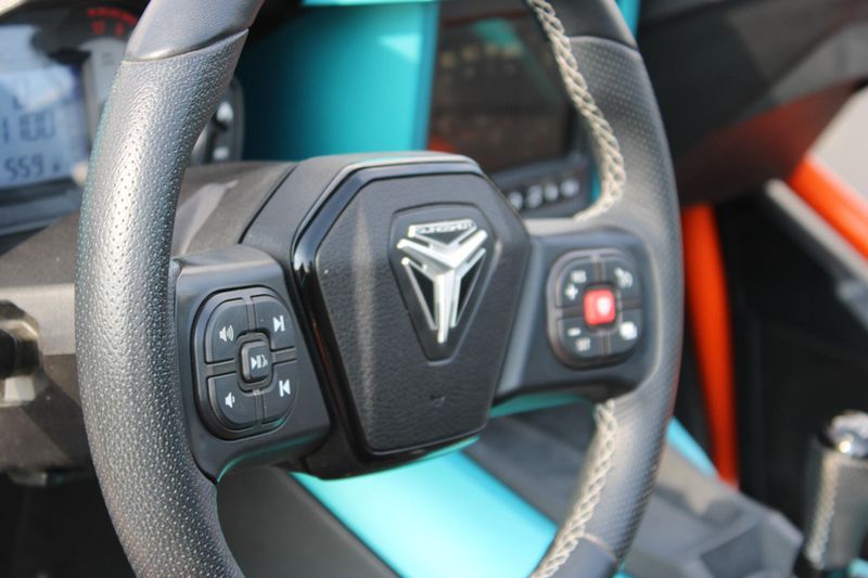Used 2023 Polaris SLINGSHOT R MANUAL Image 37