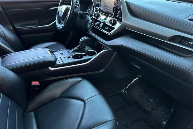 2022 Toyota Highlander XLEImage 15