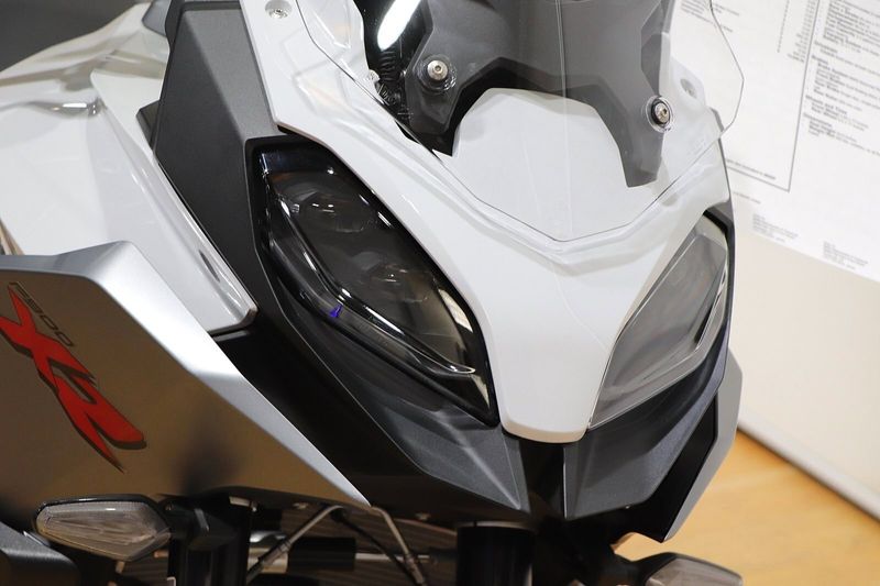 2022 BMW F 900 XR in a LIGHT WHITE exterior color. BMW Motorcycles of Temecula – Southern California 951-395-0675 bmwmotorcyclesoftemecula.com 