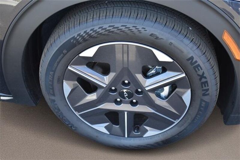 New 2025 Kia EV6 LightImage 11