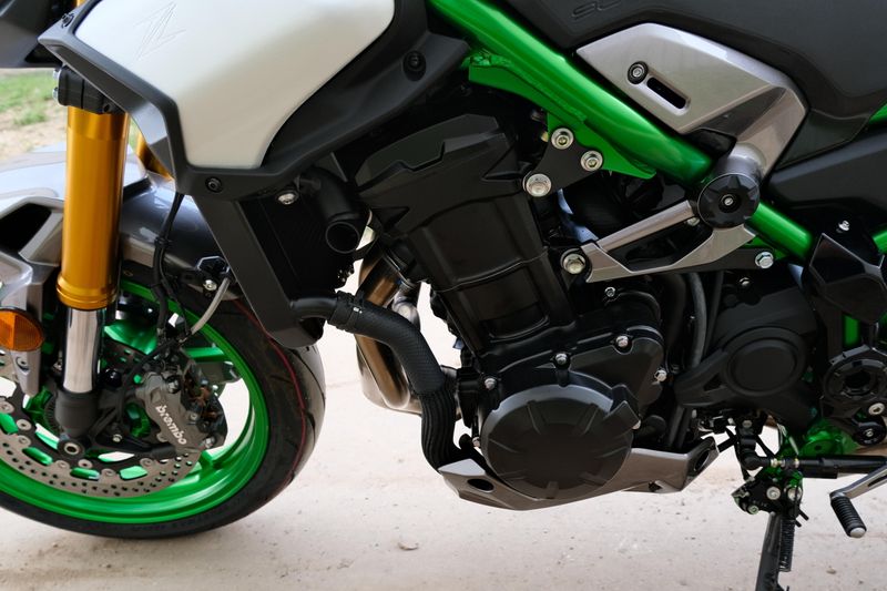 NEW 2025 KAWASAKI Z900 SE ABS Image 7