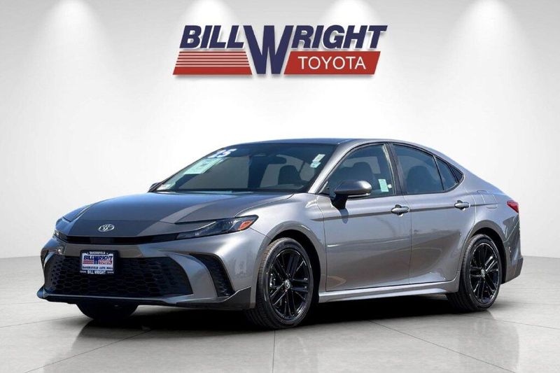 Used 2025 Toyota Camry SEImage 7